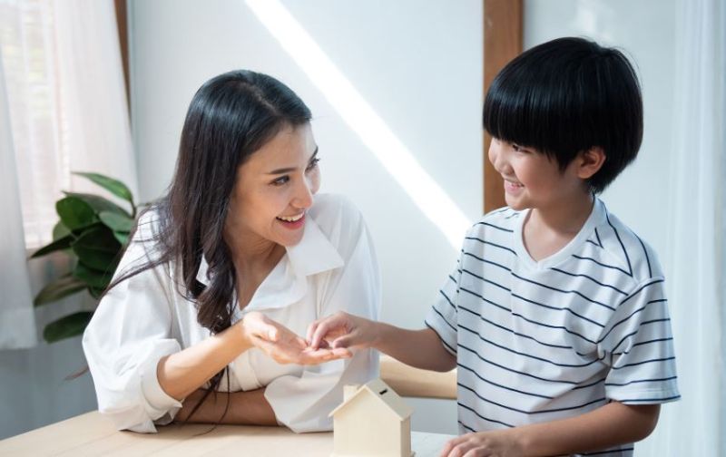 Cara Mengajarkan Anak Mengenal Uang dan Menabung Sejak Dini