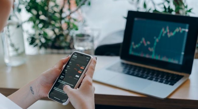 Manfaat Menyisihkan Gaji untuk Investasi Sejak Dini